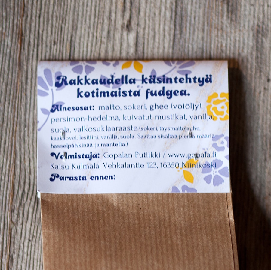 mustikka-persimon-valkosuklaa-fudge-gopala-taka